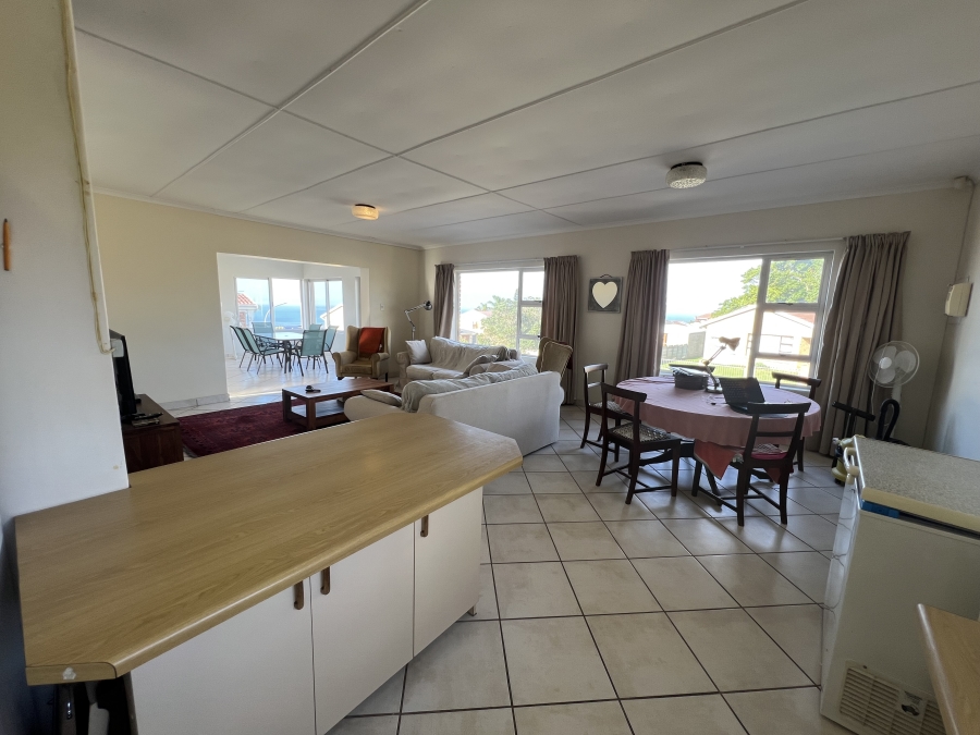4 Bedroom Property for Sale in Wavecrest Eastern Cape